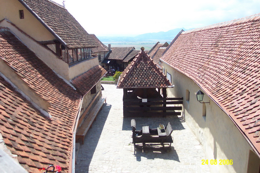 2006-08-24 12-35-38.JPG - 2006-08-U-RO>Bran Ri Sinaia-Festung Rasnov